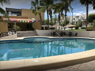 Relájese y descanse con estilo con unas vacaciones en Cabo Villas Beach Resort & Spa