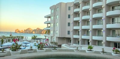 Relájese y descanse con estilo con unas vacaciones en Cabo Villas Beach Resort & Spa