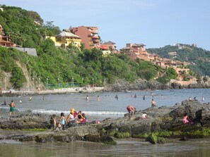 Playa Madera (beach with view of hillside)