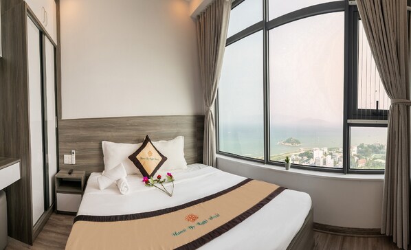 Master bedroom with city and seaview.