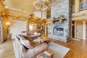 Living Room | Central Heating | Free WiFi