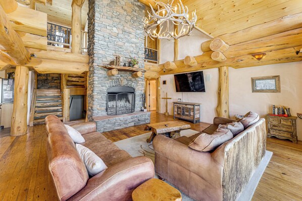 Angel Fire Vacation Rental | 4BR | 3BA | Stairs Required | 3,400 Sq Ft