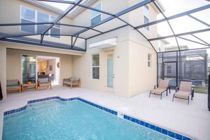 Screened In pool W Patio Furniture 