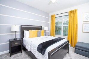 Downstairs Bed Room W Queen Bed 