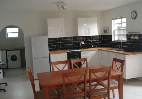 Kitchen/Dining area