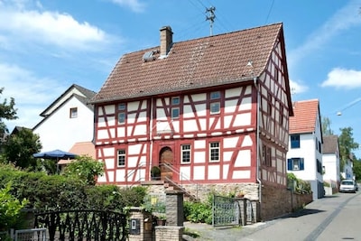 Antique half-timbered gem - in the green belt of Wiesbaden