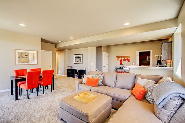 Spacious, bright and clean living/dining/kitchenette.  Smart TV next to couch.