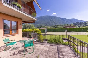 Spacious outside sitting area