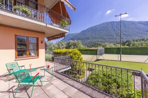 Spacious outside sitting area