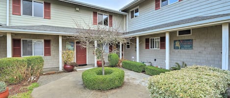 Anacortes Vacation Rental | 2BR | 1BA | 950 Sq Ft | Step-Free Access