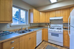 Kitchen | Other Vacation Rentals On-Site | Grab Rails in Shower