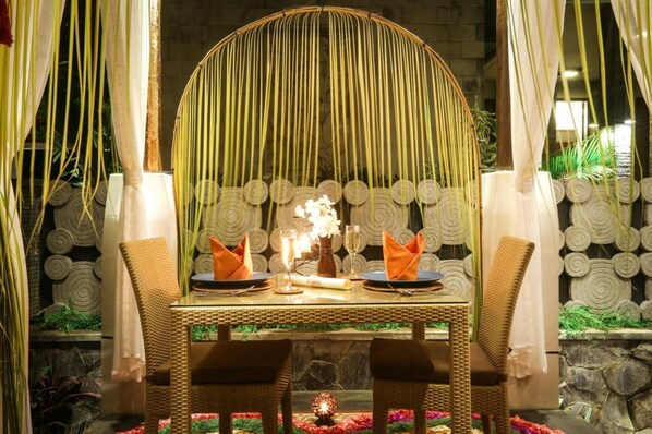 Outdoor dining