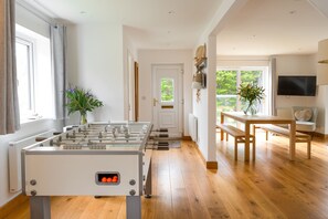 Spacious Calm and clean open plan living