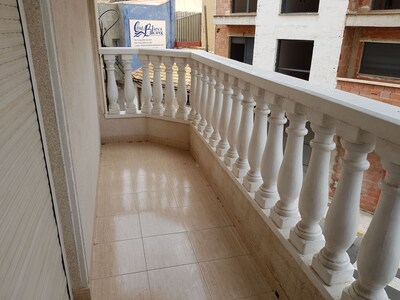 Beautiful 2 bedroom apartment near town centre, 10 minutes walking to the beach