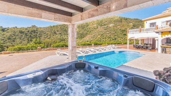 Villa Javier Sayalonga by Ruralidays