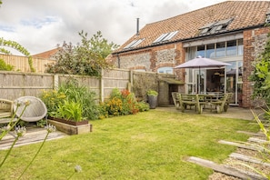 Cog Cottage, Great Walsingham: Fully enclosed garden