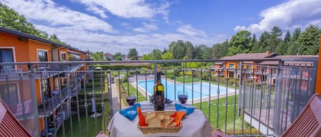 Breakfast with a view on the patio