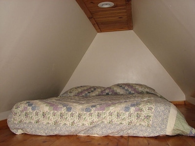 Quaint 1 bedroom/1 bath cottage
