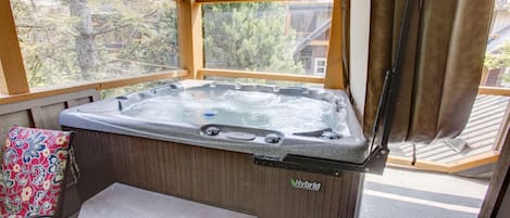 Private 5 person hot tub