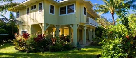 Hale Pulelehu'a (The Butterfly House) from Front Yard