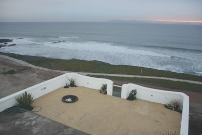 Villa de lujo frente al mar con playa privada en una comunidad cerrada privada