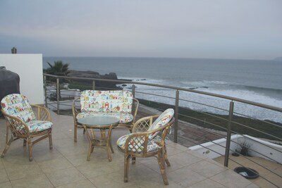 Villa de lujo frente al mar con playa privada en una comunidad cerrada privada