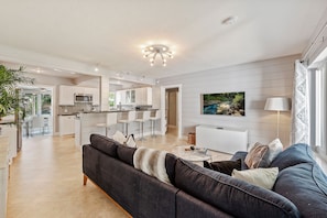 Bright, cozy, & inviting! Welcome!!