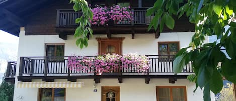 Tiroler Haus im Sommer - ein ganzes Haus für sich alleine!