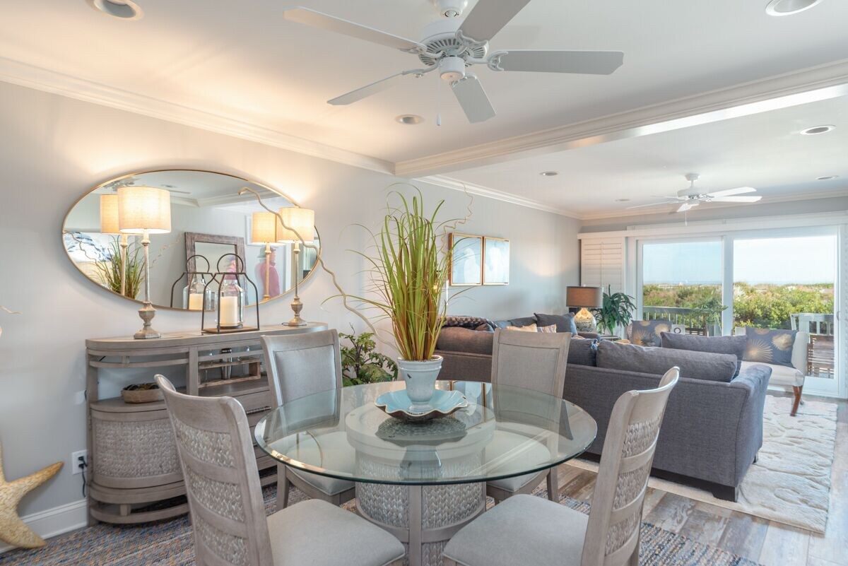 Take a Couple’s Escape this Summer! Elegant beachfront condo with WiFi