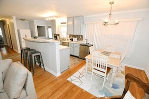 kitchen/dining room