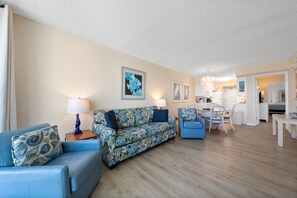 3 Island Shores 150 Living Room