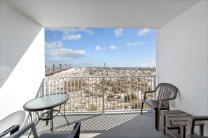 4 Island Shores 150 Balcony