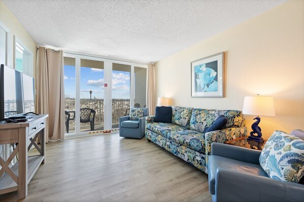 1 Island Shores 150 Living Room