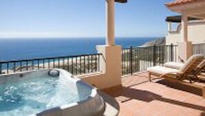 Bañera de hidromasaje al aire libre