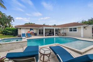 Private Heated Pool with Sun shelf & Hot Tub on large pool deck