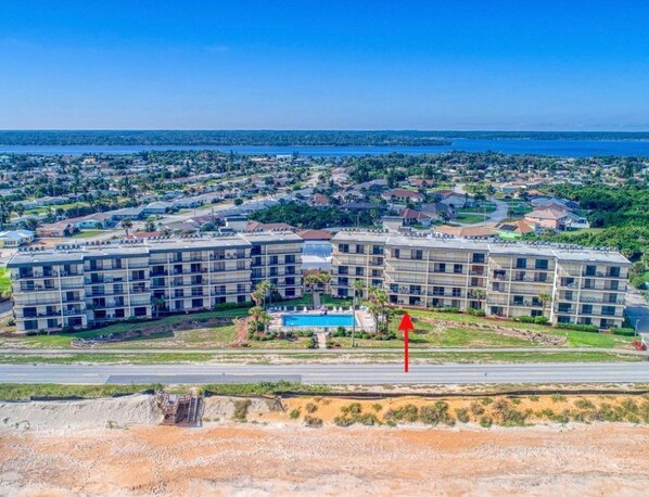 Ground Floor steps to pool and ocean
and the intercoastal is 5 min walk behind
