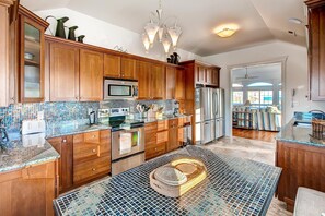 Surf-or-Sound-Realty-High-Seas-564-Kitchen2