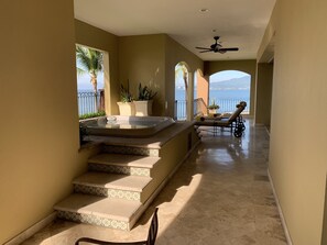 Indoor spa tub