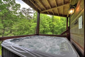 Bañera de hidromasaje al aire libre
