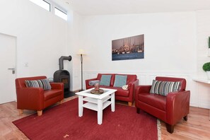 Wohnraum mit integrierter Küche