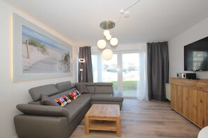 Wohnzimmer mit Schlafsofa