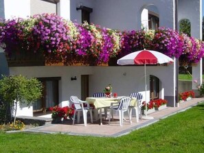 Terrasse und Eingang der Ferienwohnung Pangratz