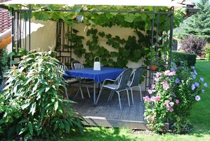 Pavillon - Sitzecke der Ferienwohnung Pangratz