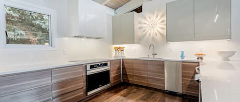 New kitchen with built in soda faucet, stocked for the chef in the group