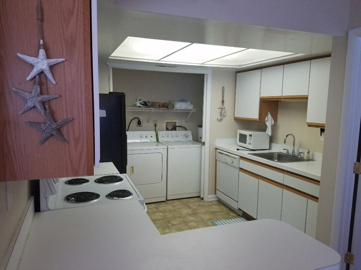 South Beach Condo, cute, cozy and clean.
