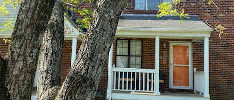 Pet Friendly VCU 3 Bedroom Townhouse with Fenced Yard