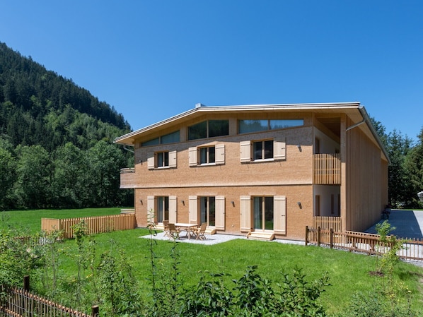 Eigener eingezäunter Garten mit Ostterasse