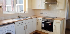 Fully equipped Kitchen with new electrical Oven cooker 