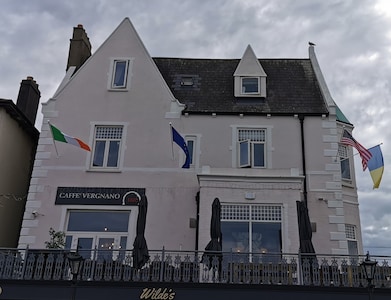 BRAY SEA FRONT- BEAUTIFUL OCEAN VIEW