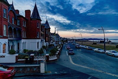 BRAY SEA FRONT- BEAUTIFUL OCEAN VIEW